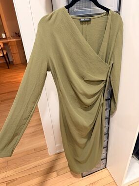 green emerald velvet dress ZARA Black Velvet Mini Dress main image 0